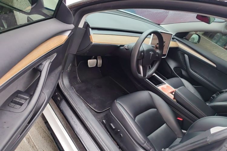 Tesla Model 3 2022 car image #16