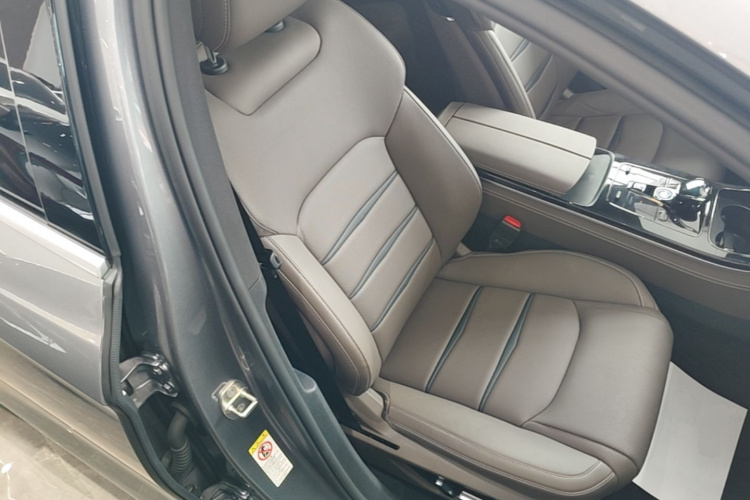 BYD Han 2023 car image #24