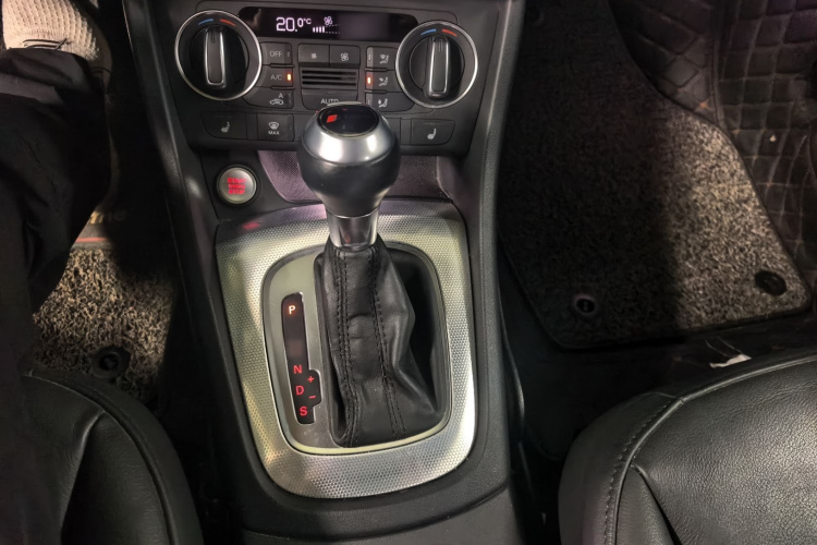 Audi Q3 2017 car image #17
