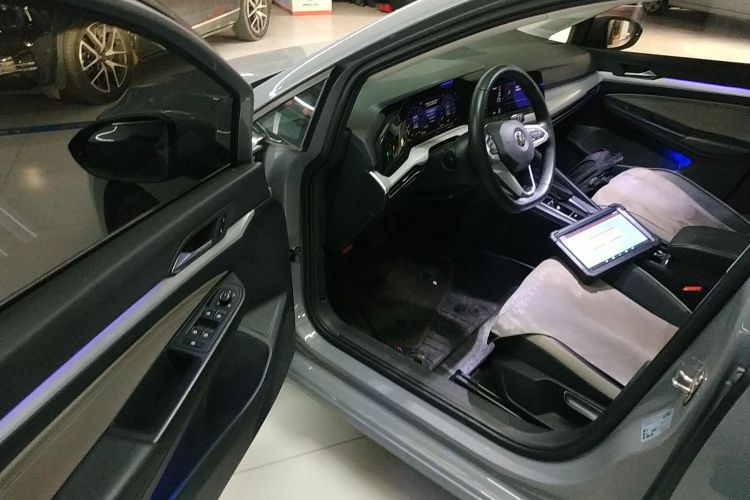 Volkswagen Golf 2022 imagem de carro #16