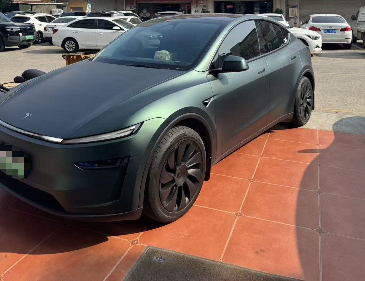 Tesla Model Y 2025 car image 