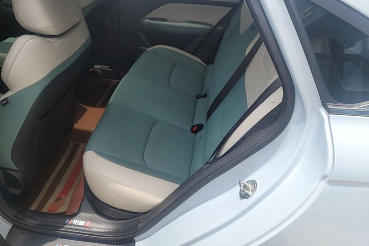 GEELY Emgrand L HiP 2022 car image #17