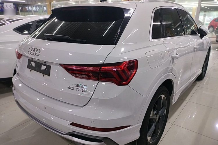 Audi Q3 2020 car image #7