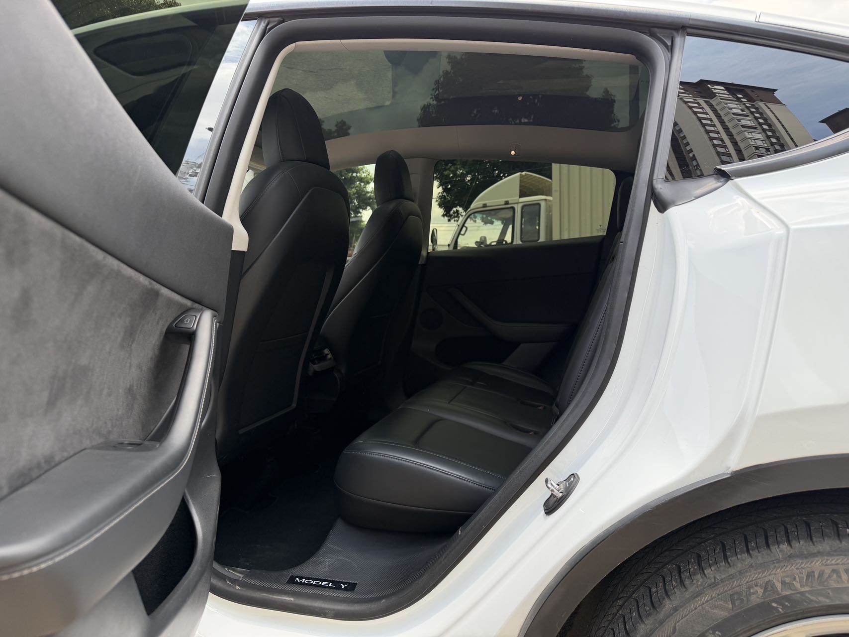 Tesla Model Y 2021 #6 Tesla Model Y 2021 car image #6