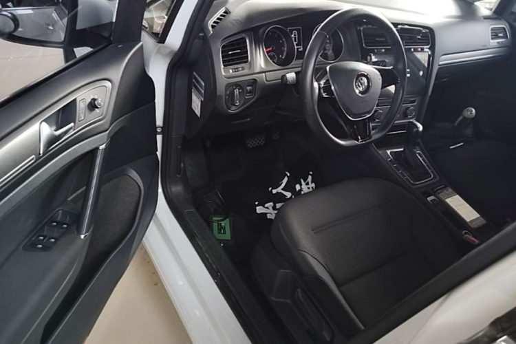 Volkswagen Golf 2016 car image #16