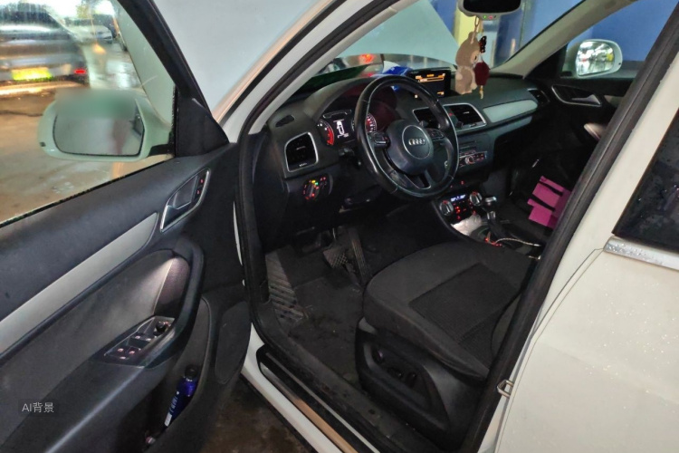 Audi Q3 2015 car image #18