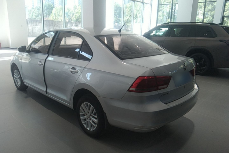Volkswagen Santana 2015 car image #5