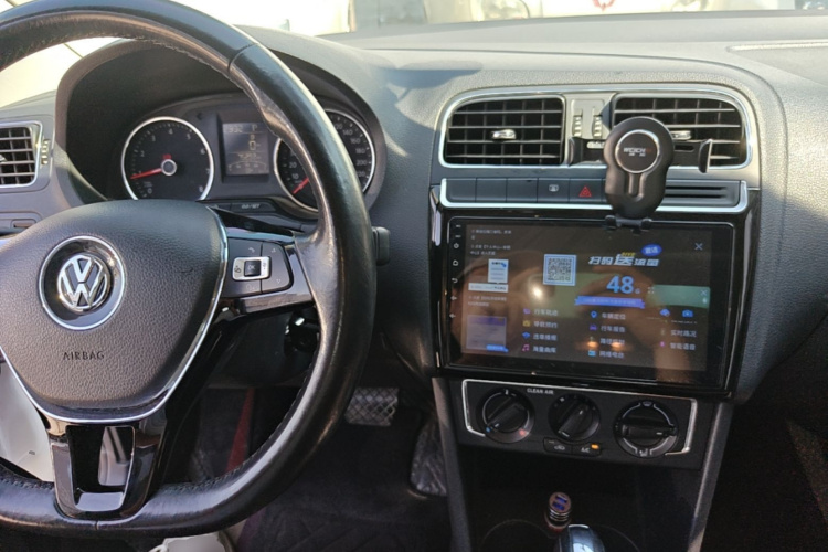Volkswagen Polo 2017 car image #11