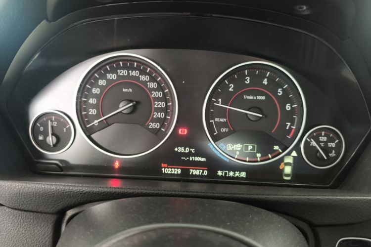 BMW 3 Series 2018 car image #12