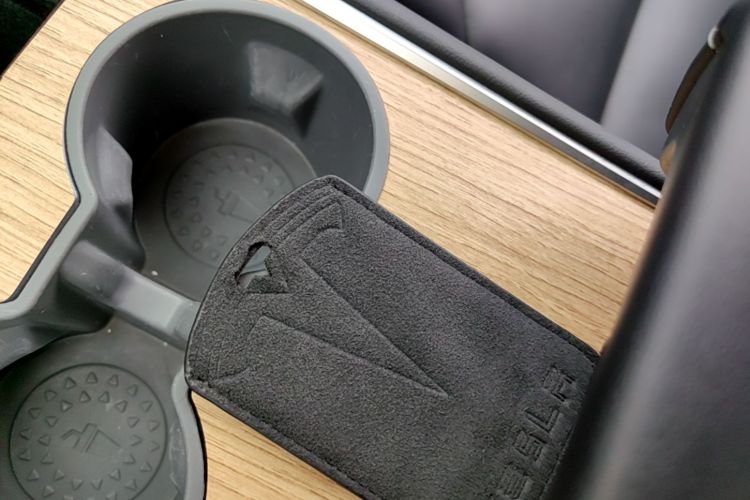 Tesla Model Y 2022 car image #9
