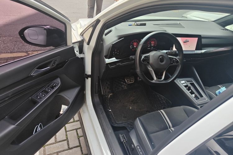 Volkswagen Golf 2021 car image #9
