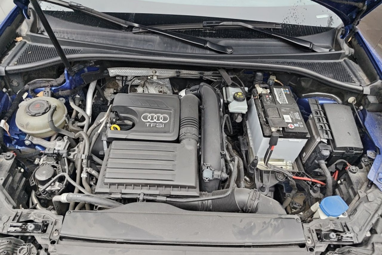 Audi Q3 2020 car image #18