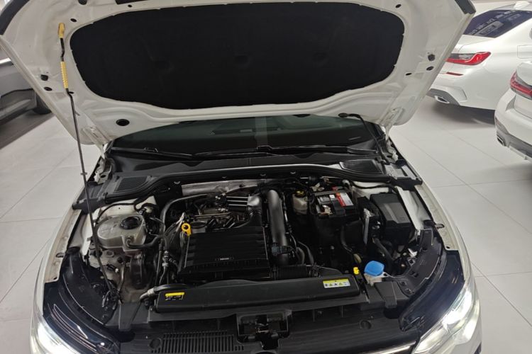 Volkswagen Golf 2023 car image #20