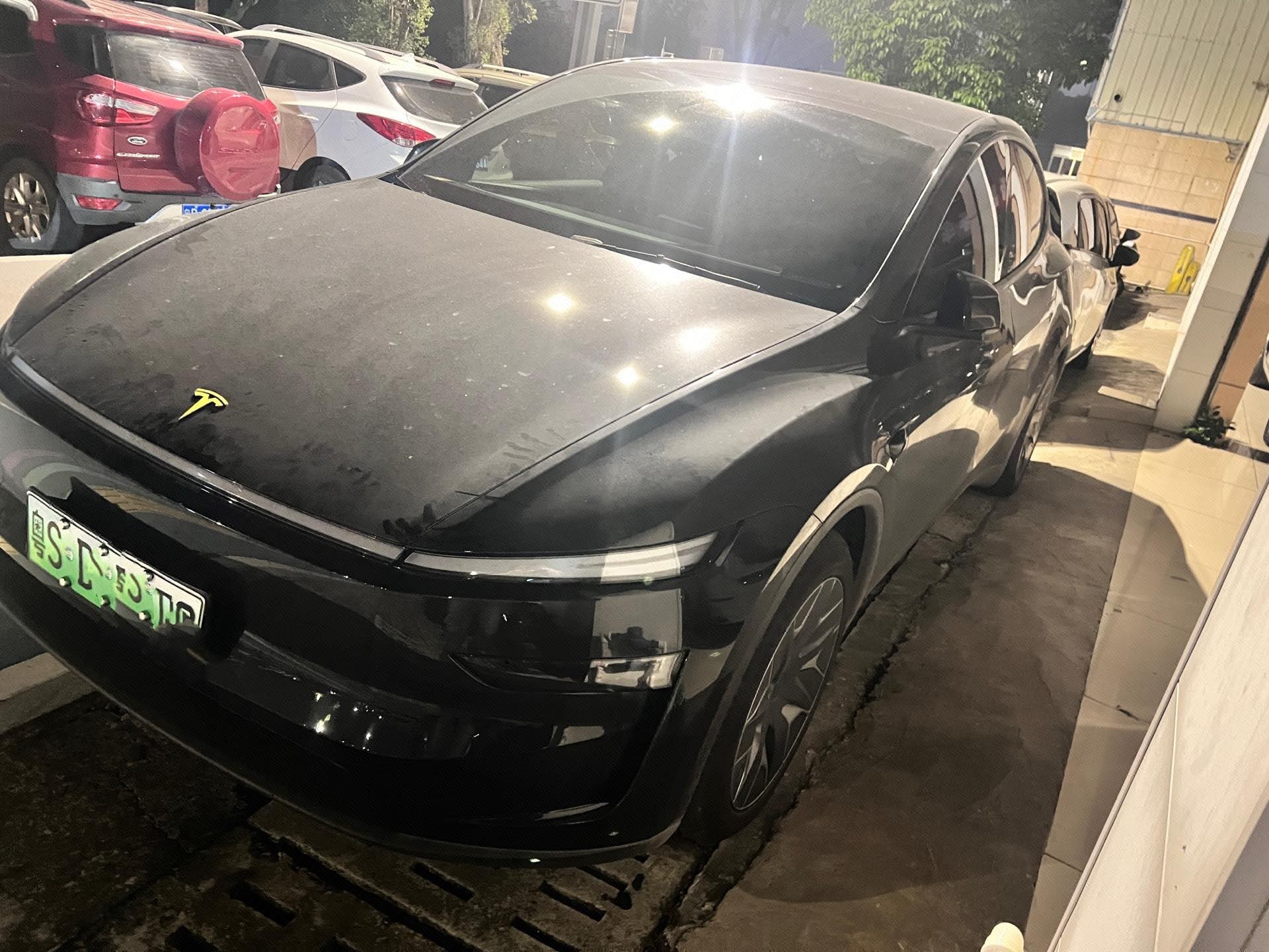 Tesla Model Y L 2025 car image 