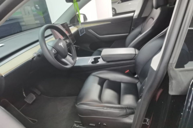 Tesla Model Y 2023 #15 Tesla Model Y 2023 car image #15