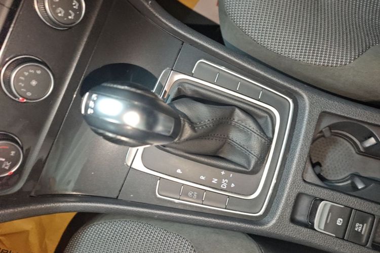Volkswagen Golf 2019 imagem de carro #14