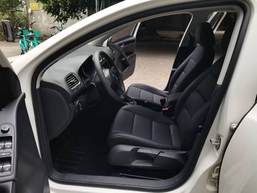 Volkswagen Golf 2011 car image #9