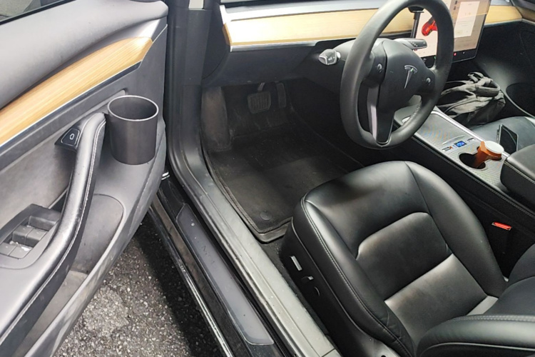 Tesla Model 3 2021 car image #16
