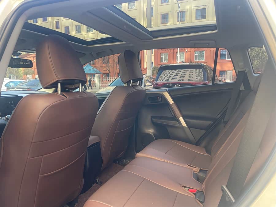 Toyota RAV4 2016 imagen de coche #7