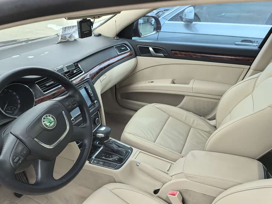 Skoda Superb 2011 imagen de coche #7
