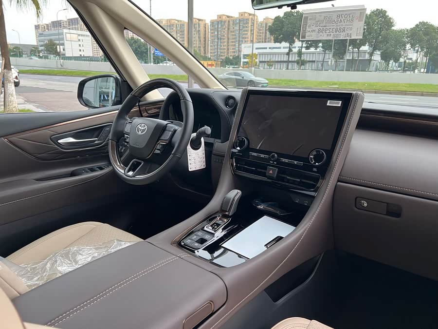 Toyota Alphard car image #7