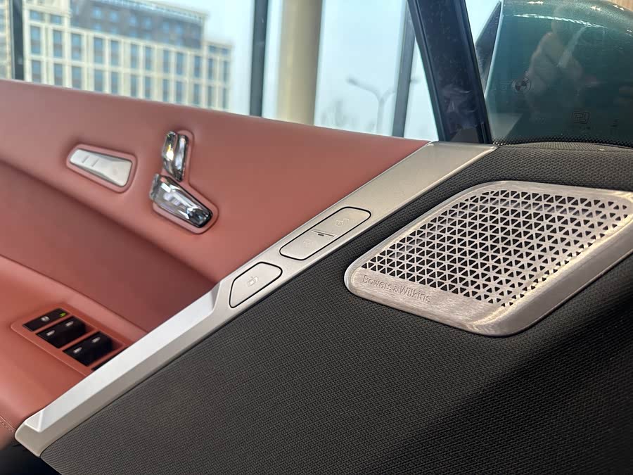 BMW iX M60 imagem de carro #7