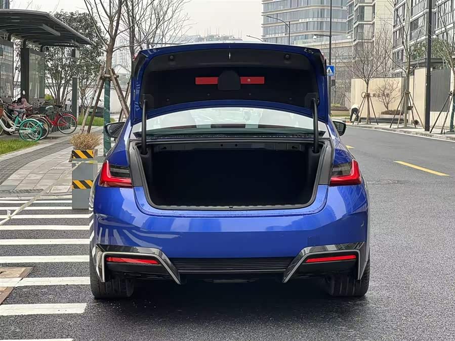 BMW i3 2024 car image #7