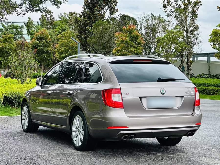 Skoda Superb Combi 2015 car image #7