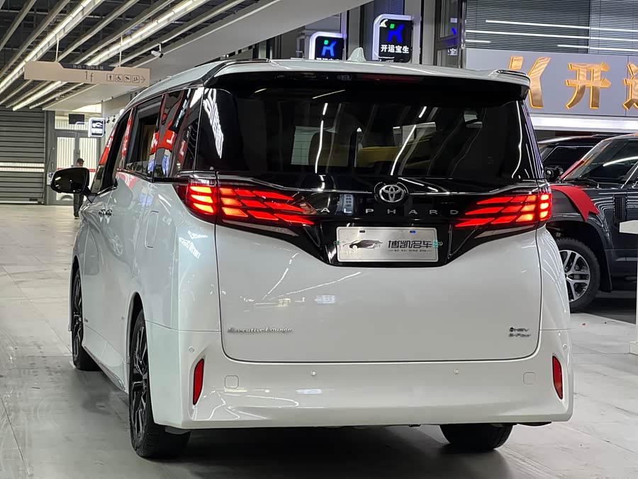 Toyota Alphard 2023 car image #7