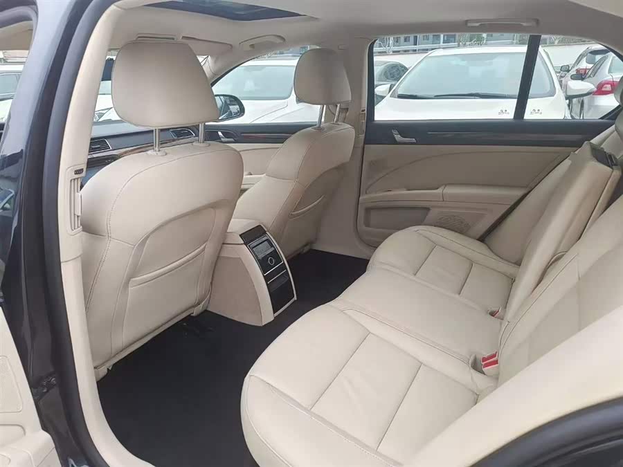 Skoda Superb 2013 car image #7