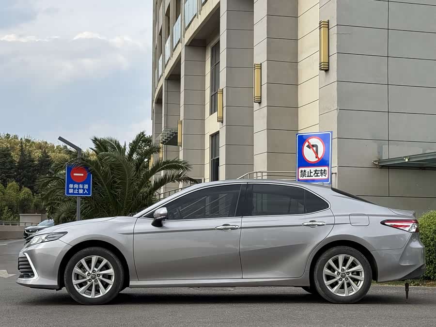 Toyota Camry 2023 imagem de carro #7