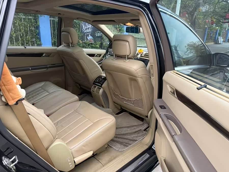 Mercedes-Benz R Class 2010 car image #7