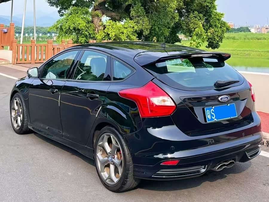 Ford Focus (Imported) 2014 car image #7