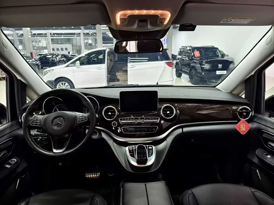 Mercedes-Benz V Class 2018 immagine di auto #7