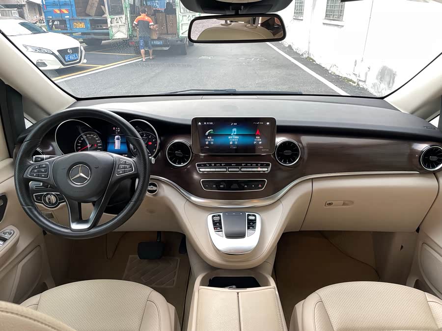 Mercedes-Benz V Class 2022 immagine di auto #7