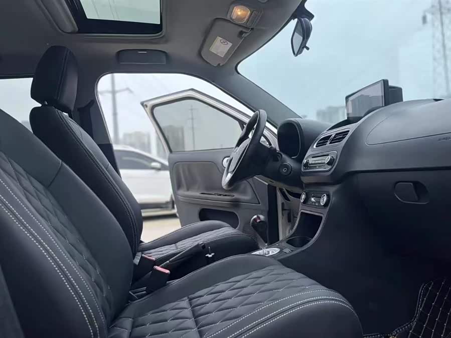 MG 4 EV 2014 car image #7