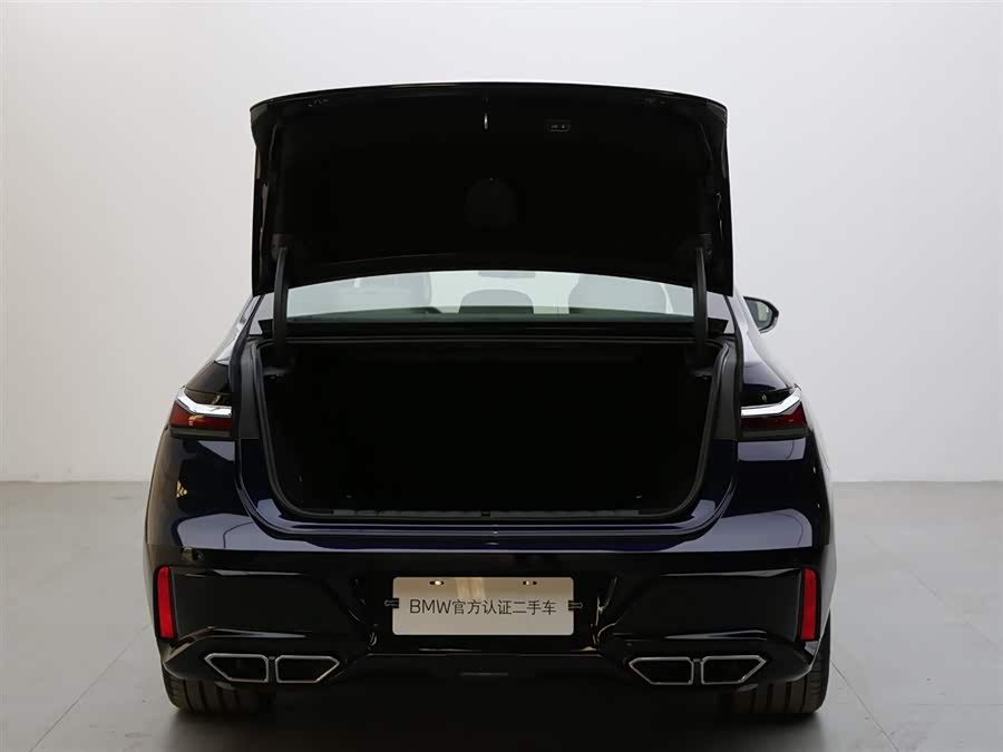 BMW M760Le car image #7