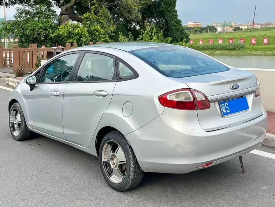 Ford Fiesta 2011 immagine di auto #7