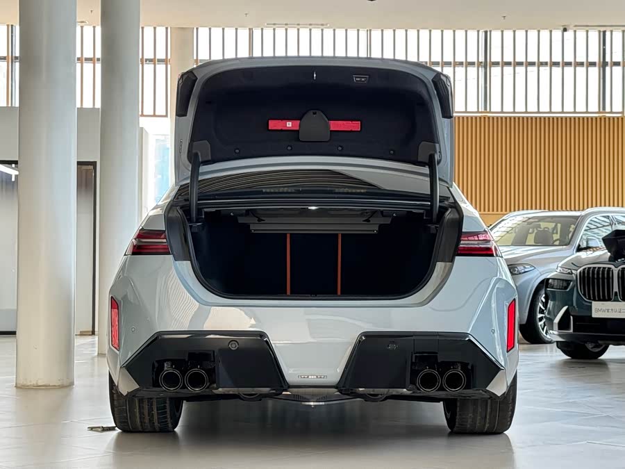 BMW M5 New Energy immagine di auto #7