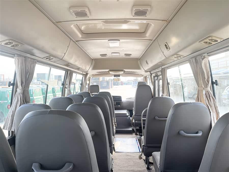 Toyota Coaster 2015 imagen de coche #7