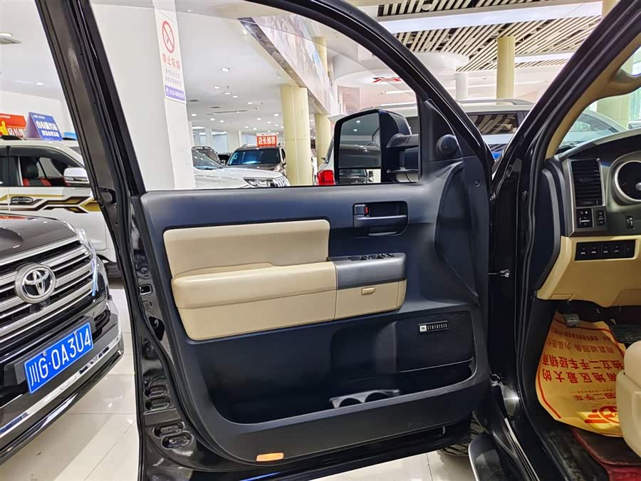 Toyota Sequoia 2018 immagine di auto #7