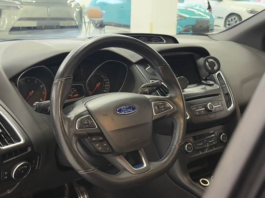 Ford Focus (Imported) 2019 car image #7