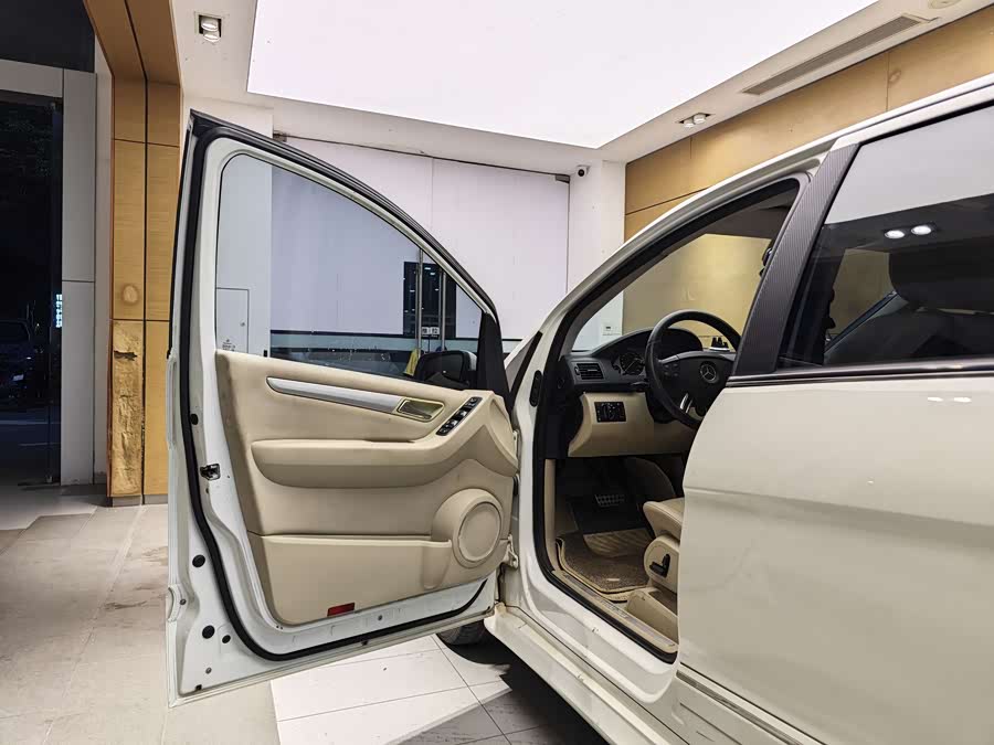 Mercedes-Benz B Class 2011 car image #7