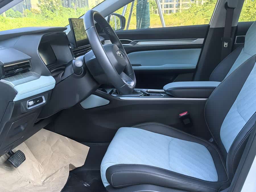 GEELY Emgrand L 2021 immagine di auto #7