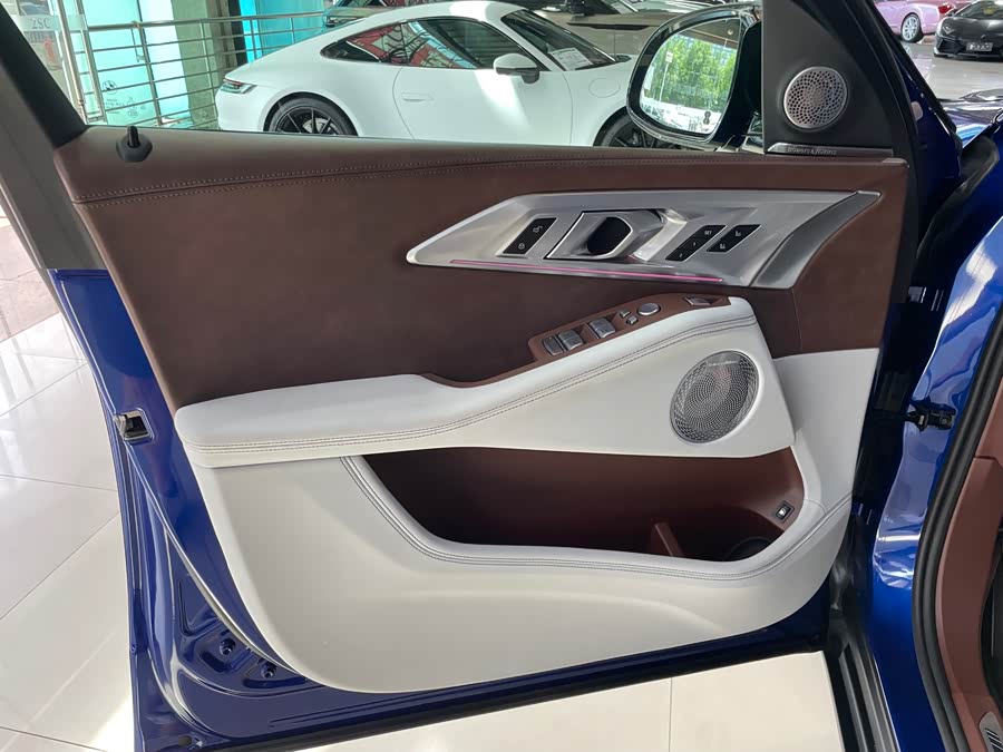 BMW XM 2024 immagine di auto #7