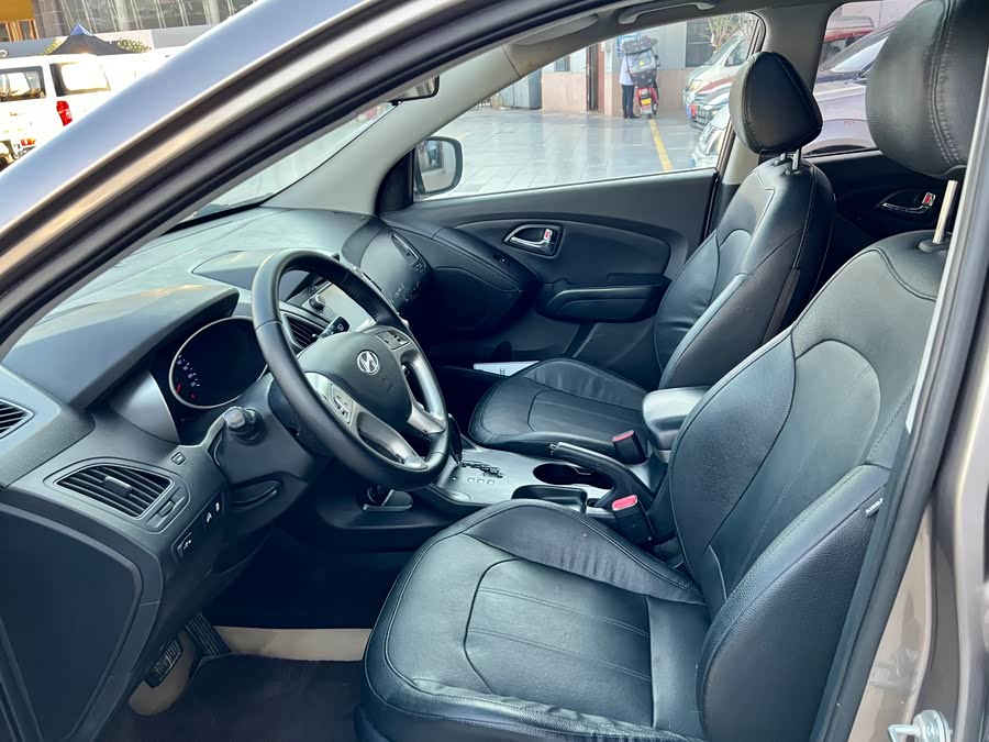 Hyundai ix35 2014 car image #7