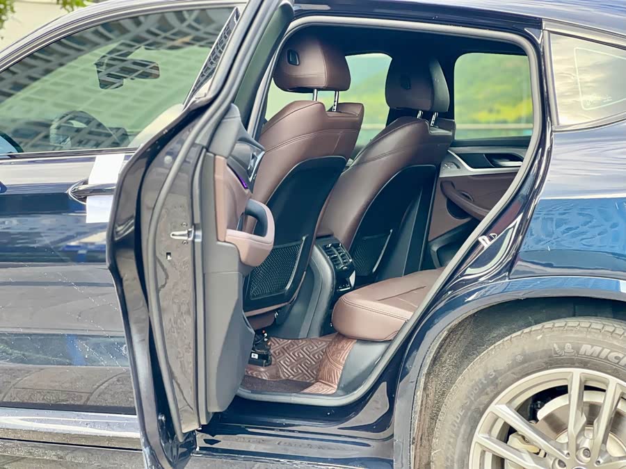 BMW X4 2020 car image #7