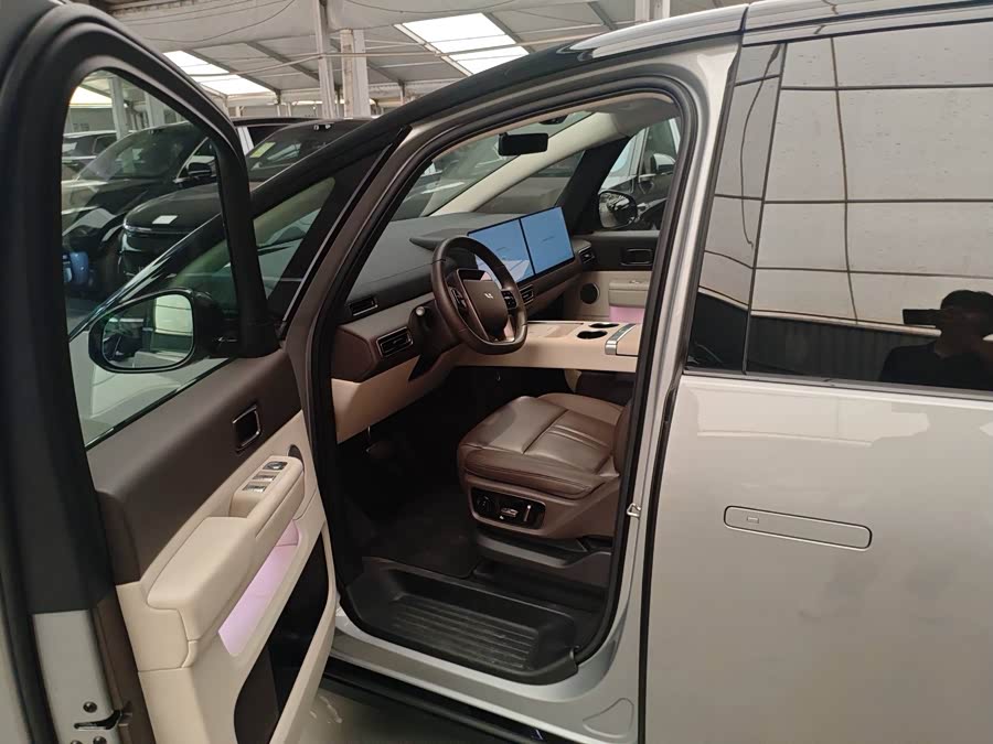 理想汽车 理想MEGA 2024 汽车图片 #7