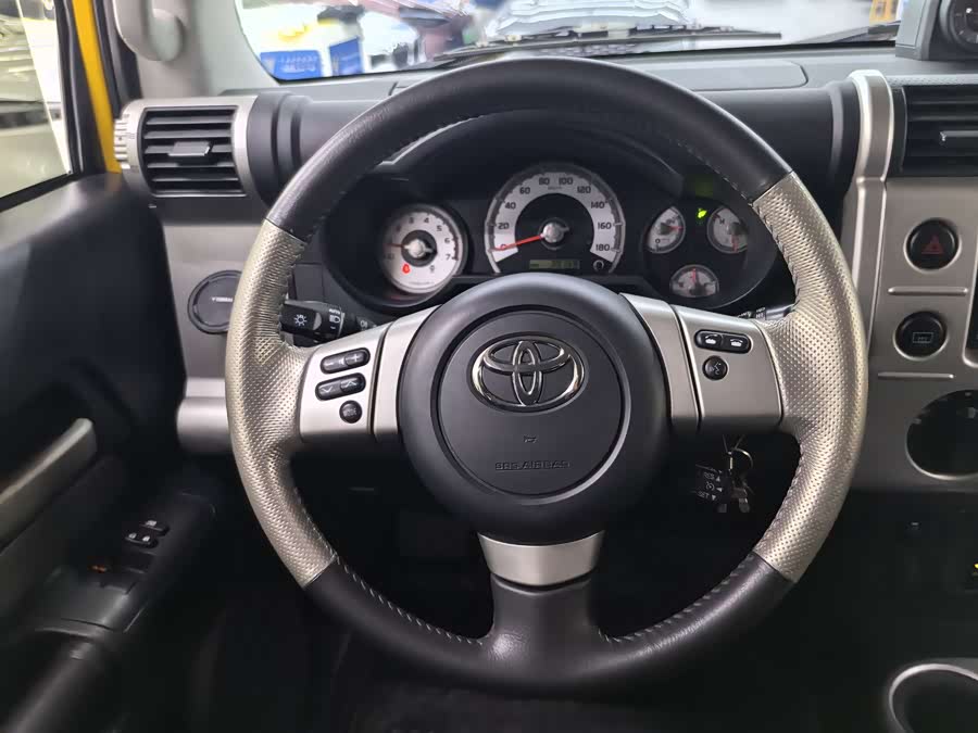 Toyota FJ Cruiser 2017 immagine di auto #7