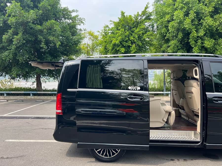 Mercedes-Benz V Class 2020 car image #7